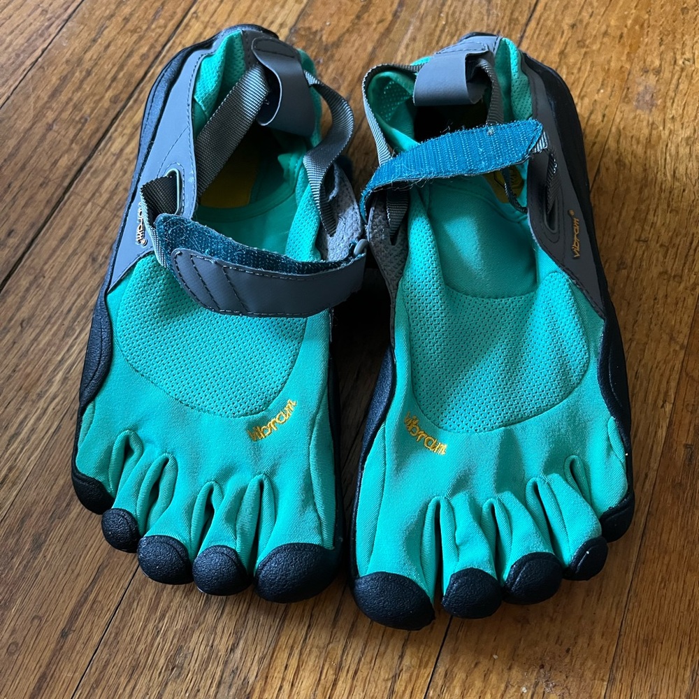 KSO women’s green/blue vibrams